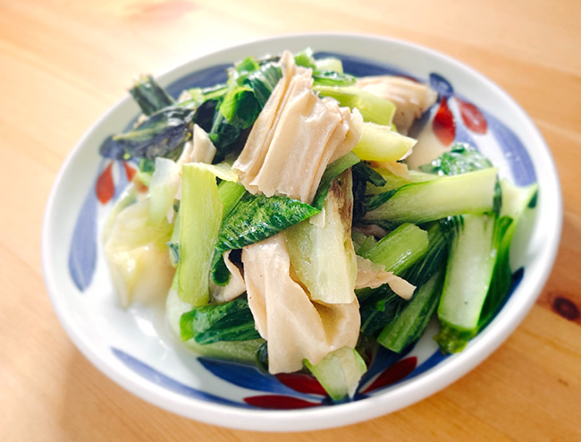 青梗菜と湯葉の炒め物